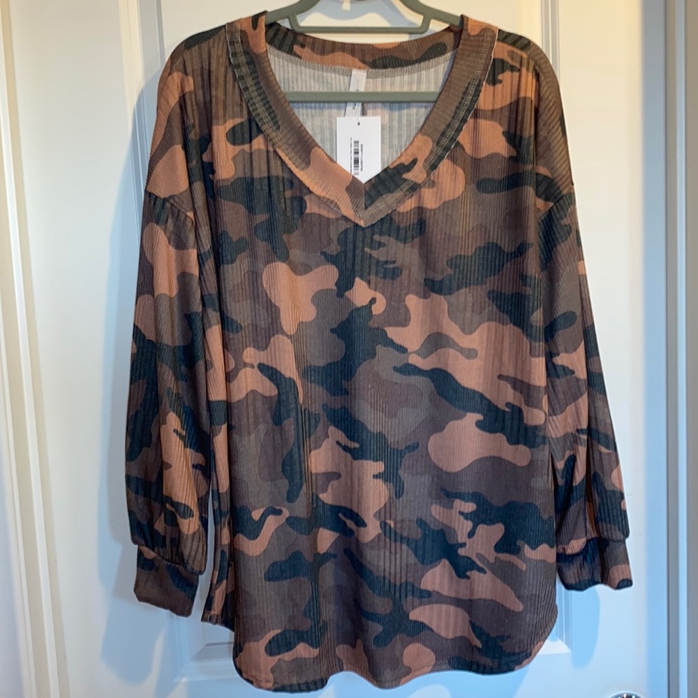Honeyme. NWT. Thick Raw Edge V-Neck Mocha Camo Semi Balloon Long Sleeve. Ribbed